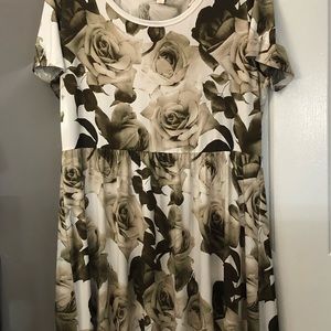 Lularoe Riley!  Beautiful design!